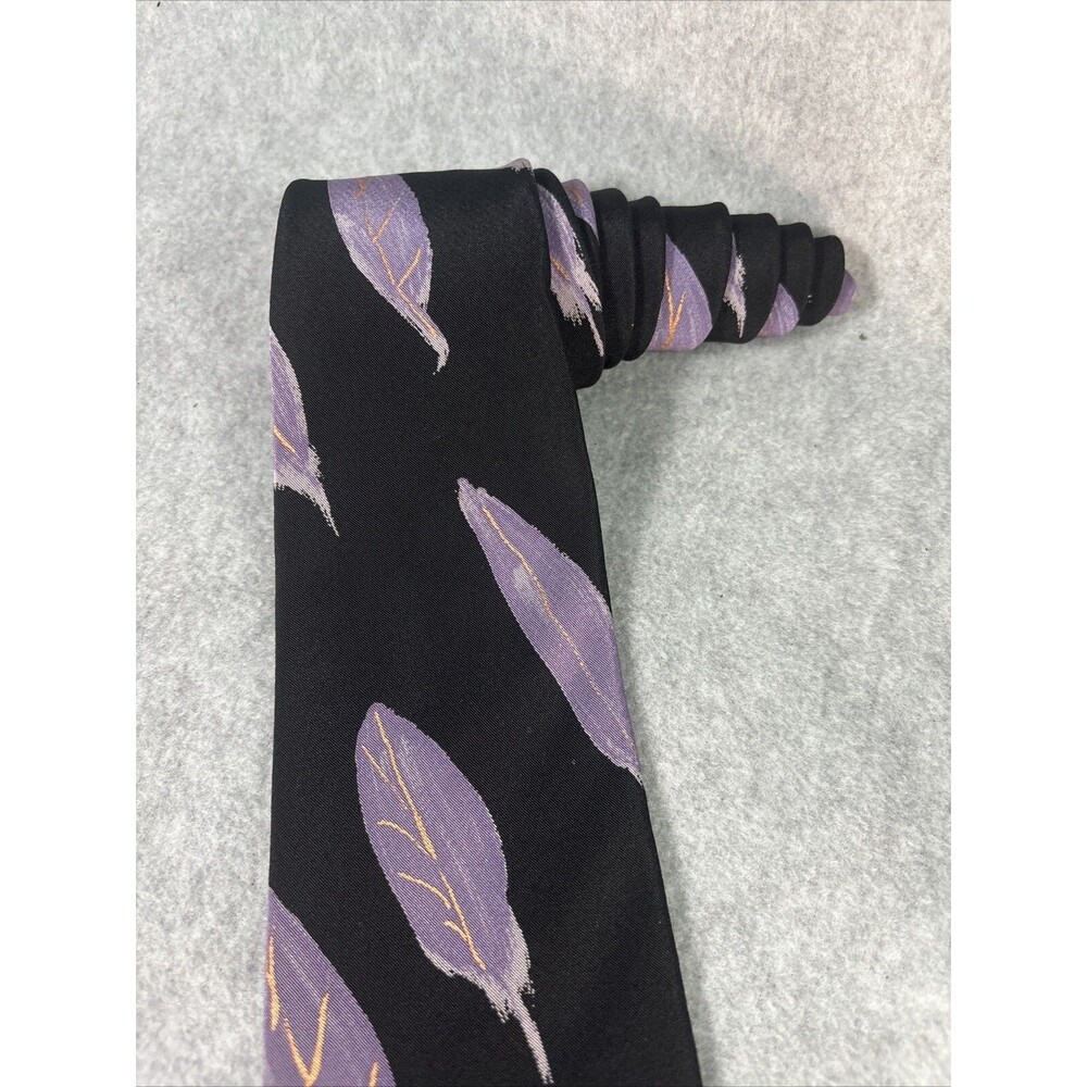 Boss Hugo Boss Tie Black With Purple Feather AOP L:58” W:4”